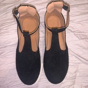 Black shoes, US women’s size 6.5